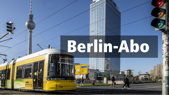 Teasermotiv Berlin-Abo: Foto der BVG-Tram am Alexanderplatz