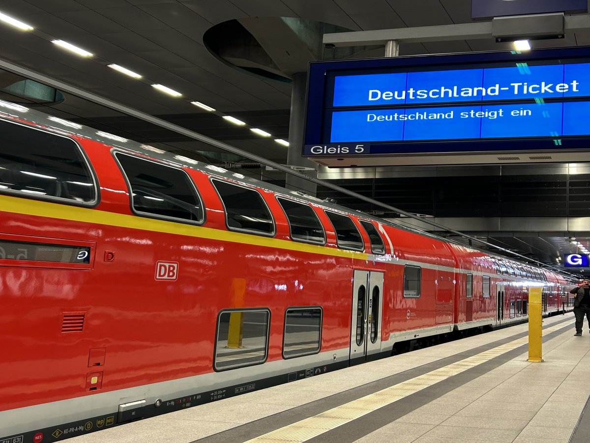 Deutschlandticket funktioniert eine erste Bilanz für Berlin und Brandenburg VBB