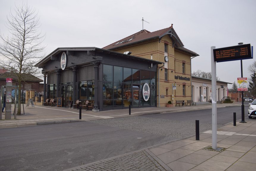 Das Bahnhofsgebäude Velten nach der Sanierung.