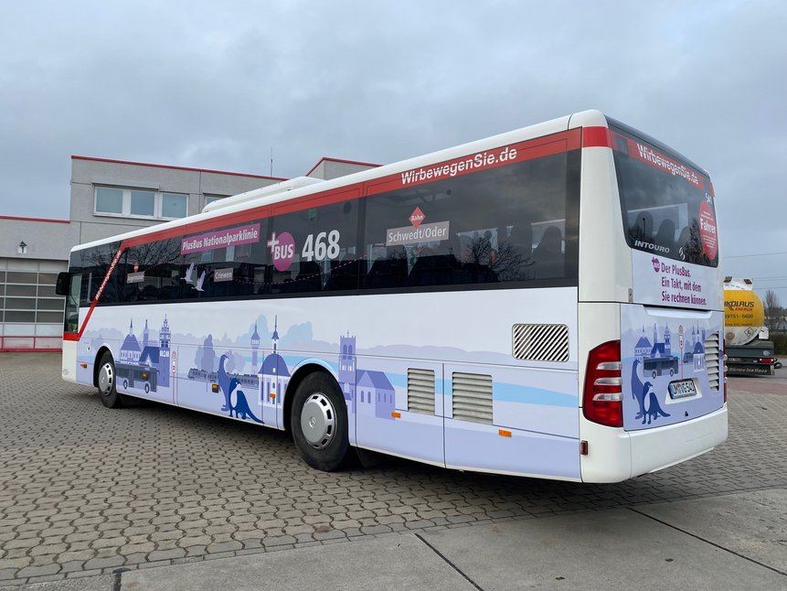 Bild zeigt PlusBus Nationalparklinie mit Busbeklebung