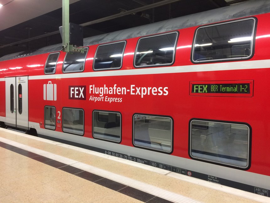 VBB FEX Flughafen-Express 2.Klasse Außenansicht