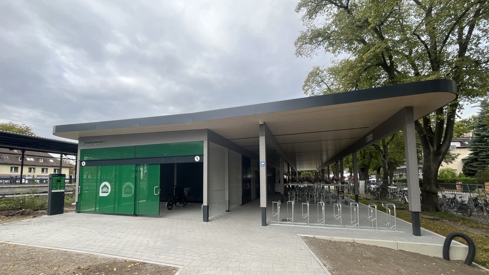 Die Rückseite des VBB-RadParks in Eichwalde