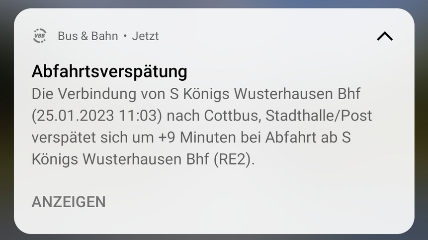Das Bild zeigt eine Push-Nachricht der VBB-App zu einem Fahrtausfall auf einem iPhone-Homescreen.