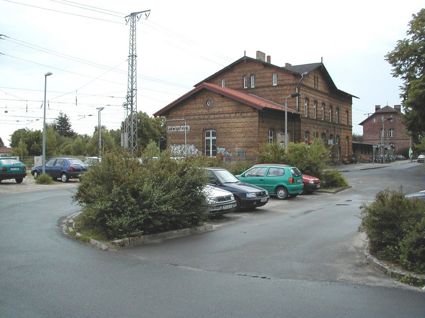Das Empfangsgebäude des Bahnhofs Ludwigsfelde vor der Sanierung