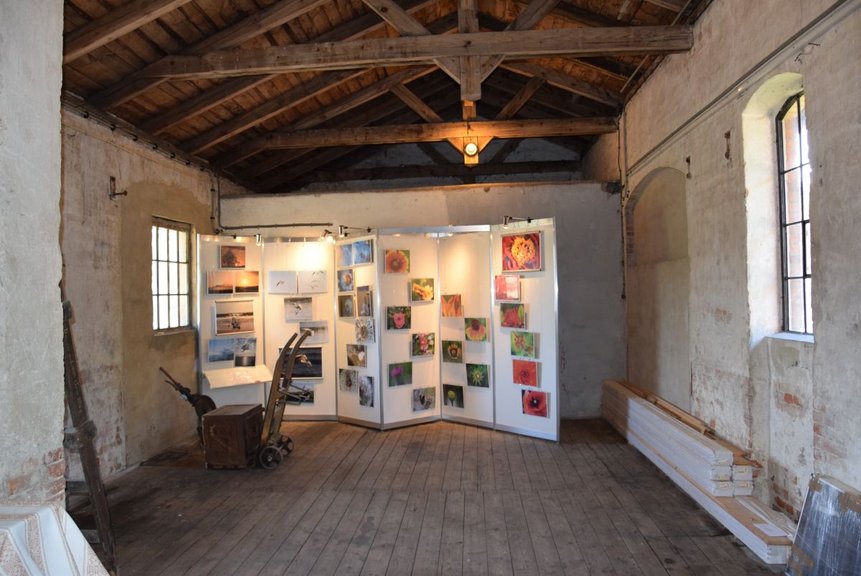 Galerie im Ausstellungsraum im Bahnhofsgebäude von Dannenwalde