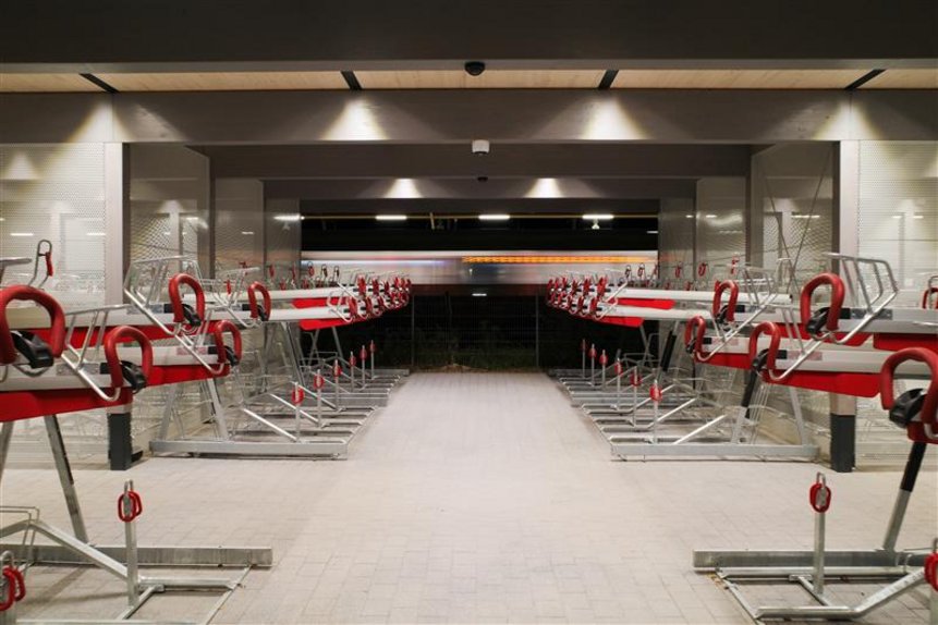 Doppelstockparker im VBB-RadPark Eichwalde