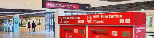 VBB-Ticketautomaten auf ÖPNV-Ankunftsebene am Flughafen BER.