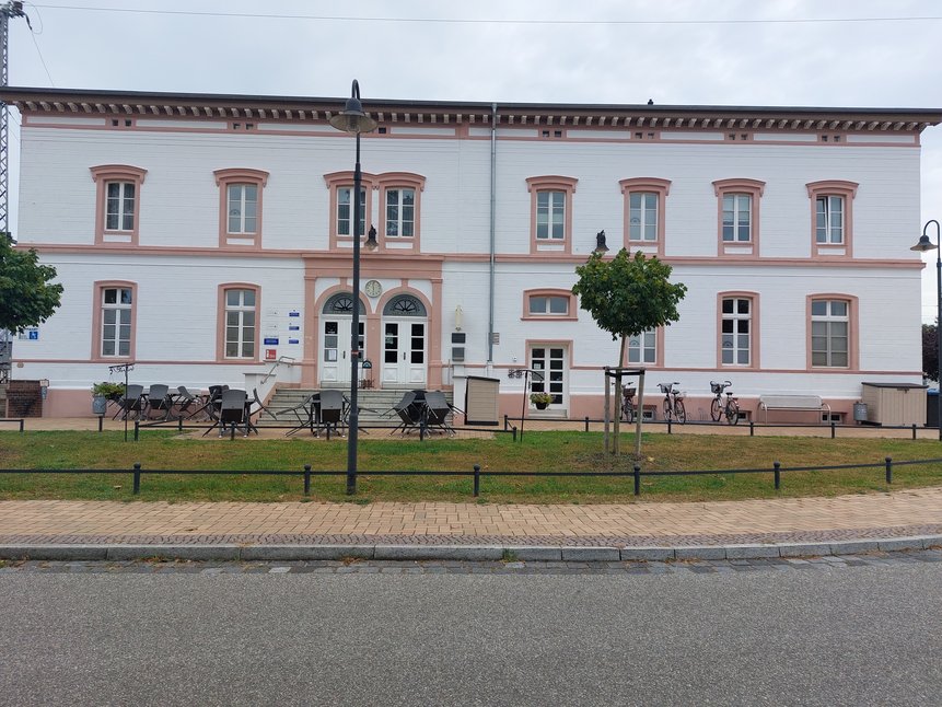 Empfangsgebäude Bad Wilsnack - sanierte Vorderansicht