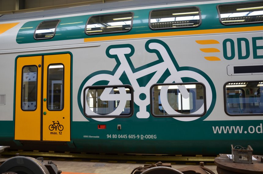  Fahrradmarkierung außen am Zug
