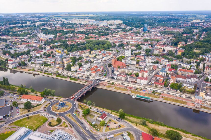 Luftaufnahme vom Stadtzentrum bei gutem Wetter