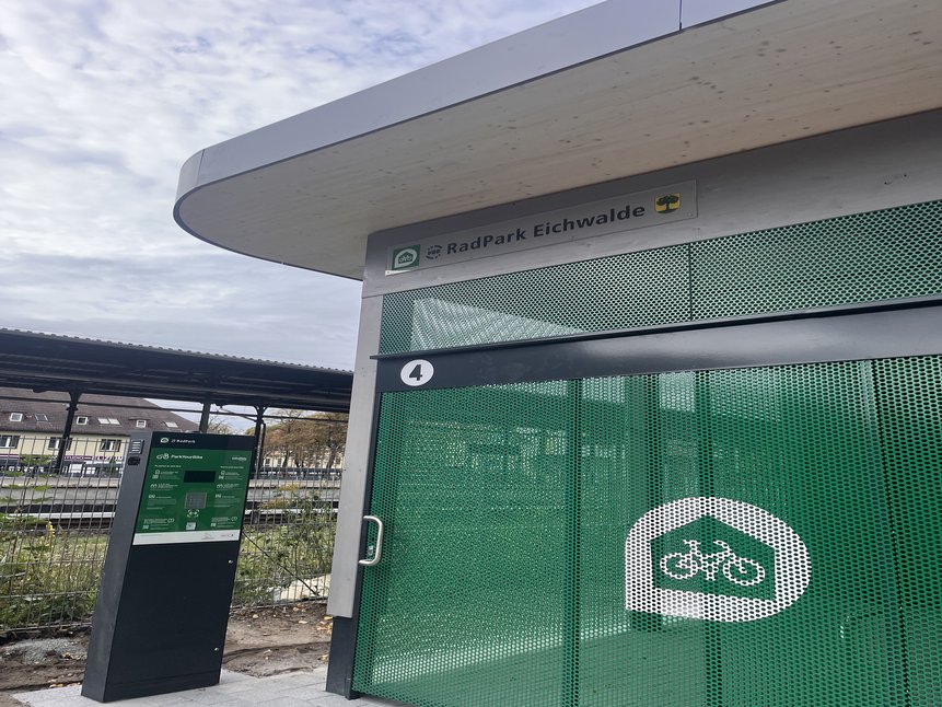 Reparaturstation am VBB-RadPark in Eichwalde