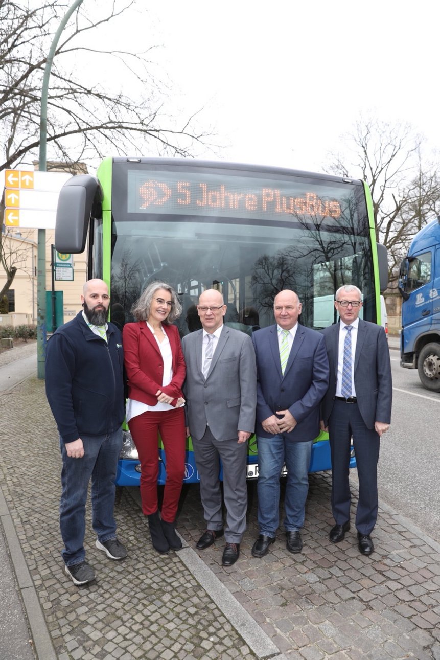 5 Jahre Plus Bus