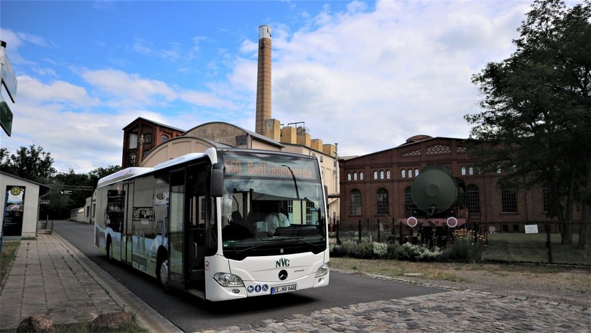 Foto vom PlusBus der Linie 560 an der Brikettfabrik Louise