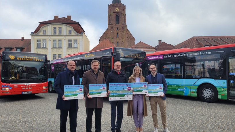 Eröffnung der PlusBus-Linie 440 "Oderland-Spree"