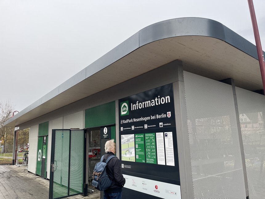 Sammelschließanlage VBB-RadPark Neuenhagen bei Berlin Sammelschließanlage und Schließfächer des VBB-RadParks in Neuenhagen bei Berlin