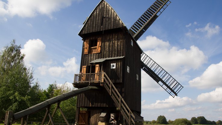 Die Bockwindmühle Cammer bei klarem Himmerl