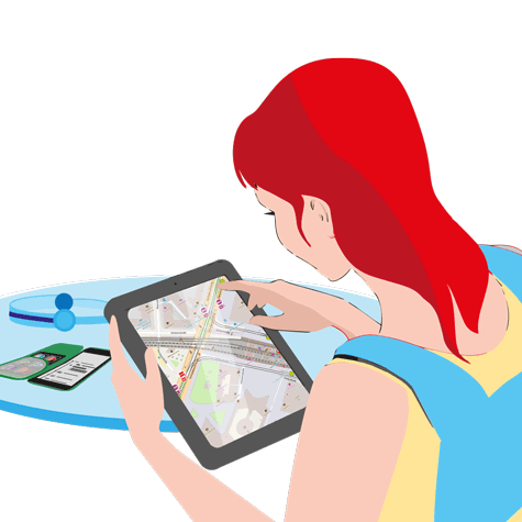 Frau mit Karten-App auf Tablet